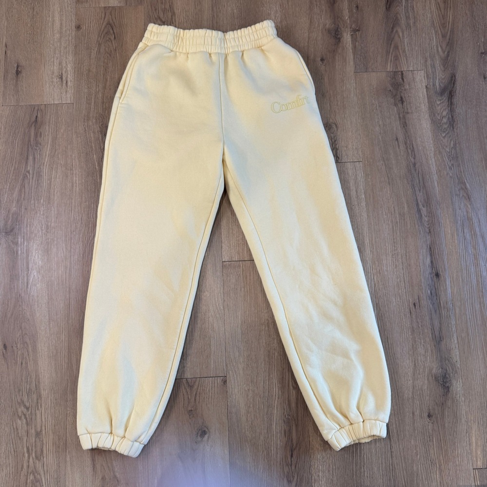Comfrt Relaxed Fleece Lined Joggers Butter Yellow Size Medium Athleisure EUC